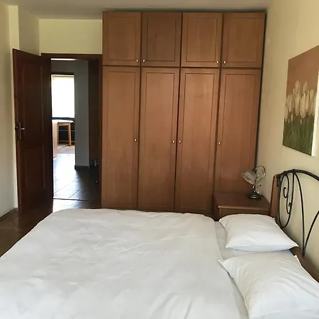 Sunny Flat, 2br, Central Location Apartamento