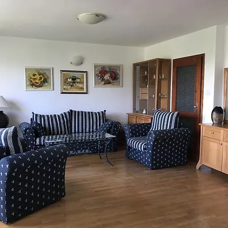 Sunny Flat, 2br, Central Location Apartment *