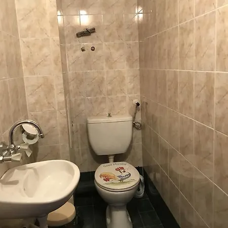 Sunny Flat, 2br, Central Location