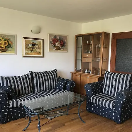Apartment Sunny Flat, 2br, Central Location