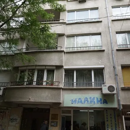 Sunny Flat, 2br, Central Location 소피아